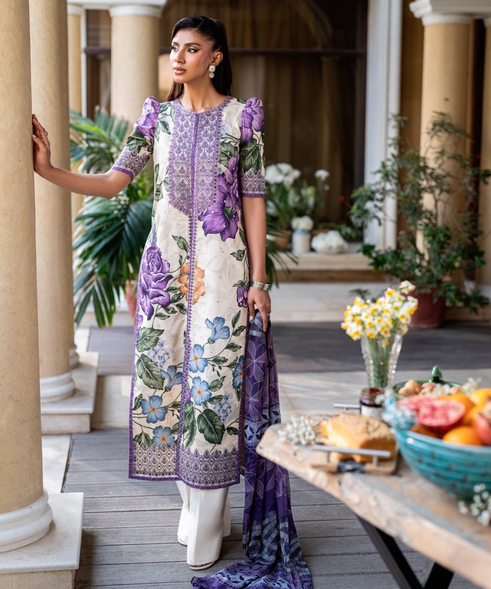 Women’s 3-Piece embroidered dobby suit in off white